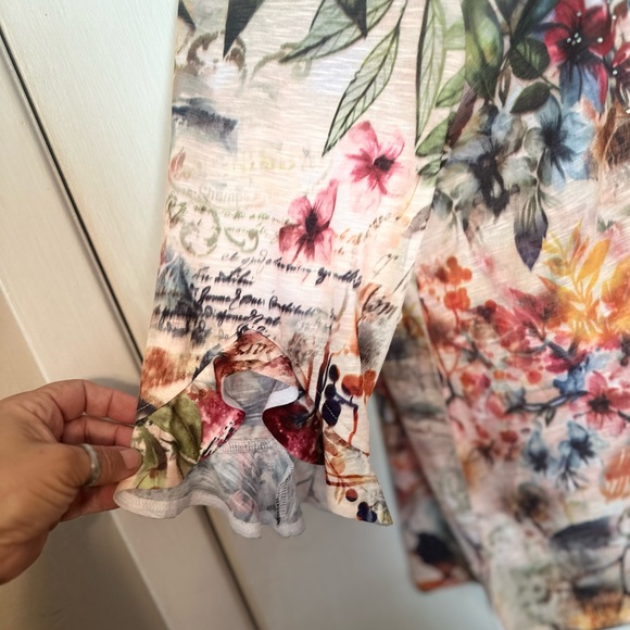 From Time and Tru It's a 2X with 3 quarter ruffel sleeves . - Picture 7 of 7